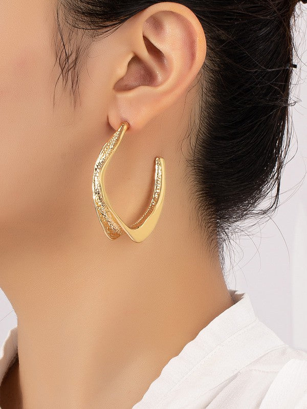 Twisted hoop {earrings}
